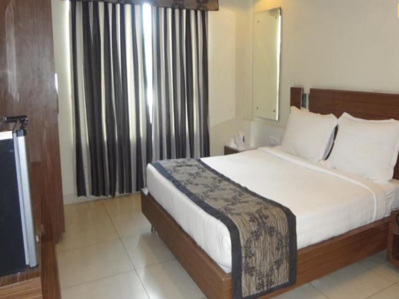 Hotel Sheela Shree Plaza Jhānsi Zewnętrze zdjęcie